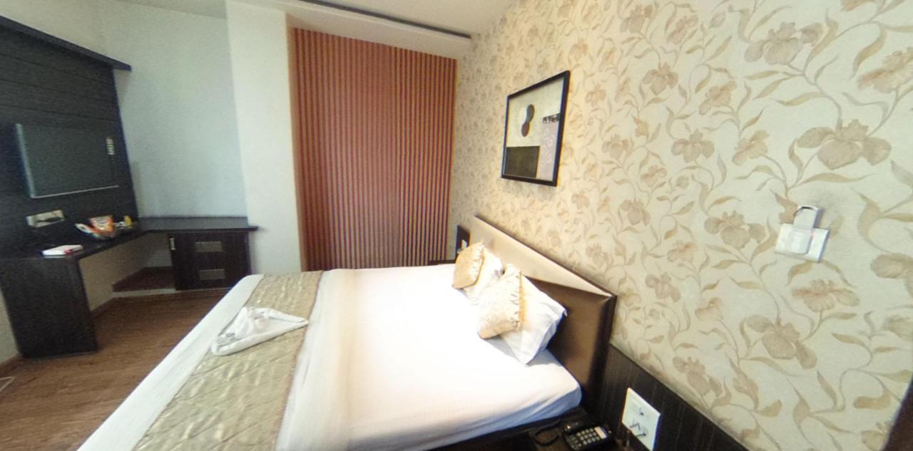 Hotel Pink Pearl Raigarh Exteriér fotografie