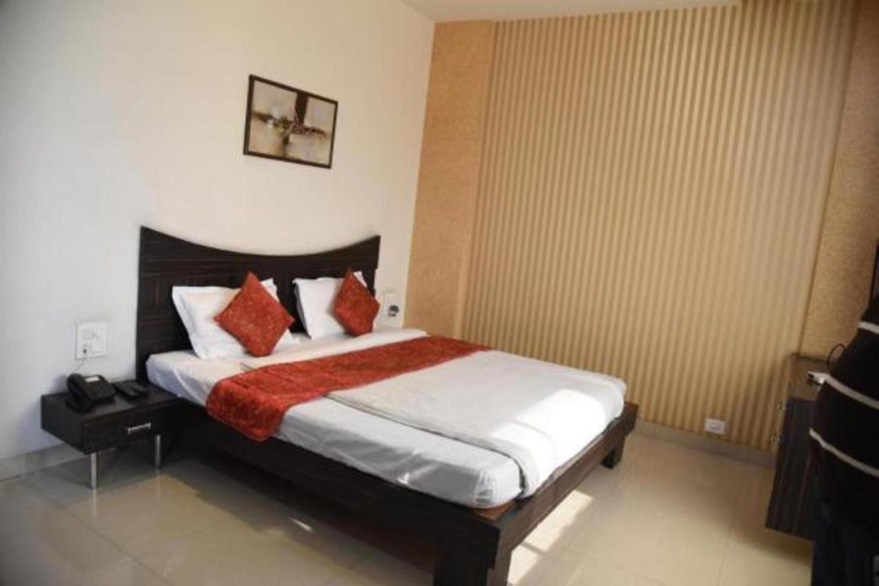 Hotel Pink Pearl Raigarh Exteriér fotografie